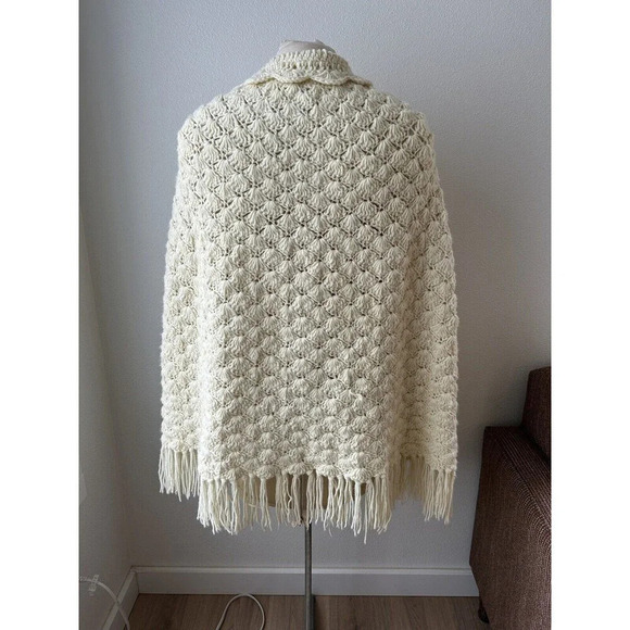 Vintage 70s Crochet Knit Poncho Cape Cream Collared Button Front Arm Holes OS - Picture 4 of 4